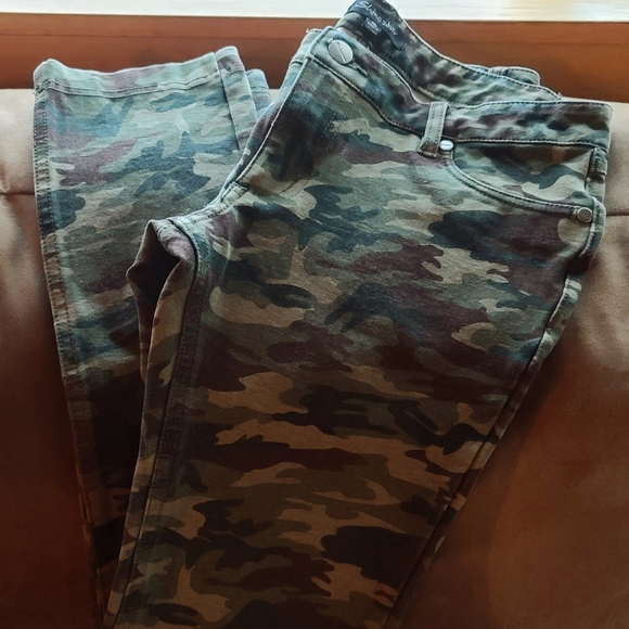 Girls Stretch, Camo, Skinny Jeans - Picture 1 of 2